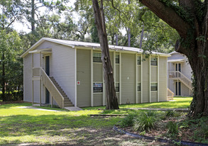 Oakcrest Apartments in Tallahassee, FL - Building Photo