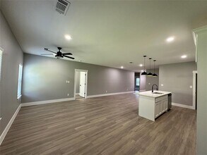 1331 W Crawford St in Denison, TX - Building Photo - Building Photo