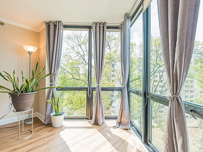 2870 Pharr Ct S Northwest in Atlanta, GA - Foto de edificio - Building Photo