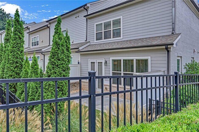 3638 Moorewood Ln S E in Smyrna, GA - Building Photo - Building Photo