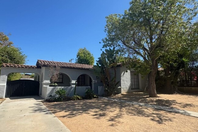 property at 1530 S Ogden Dr