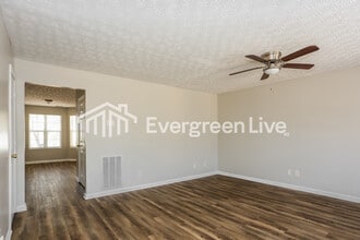 5893 Strathmoor Manor Cir in Lithonia, GA - Building Photo - Building Photo