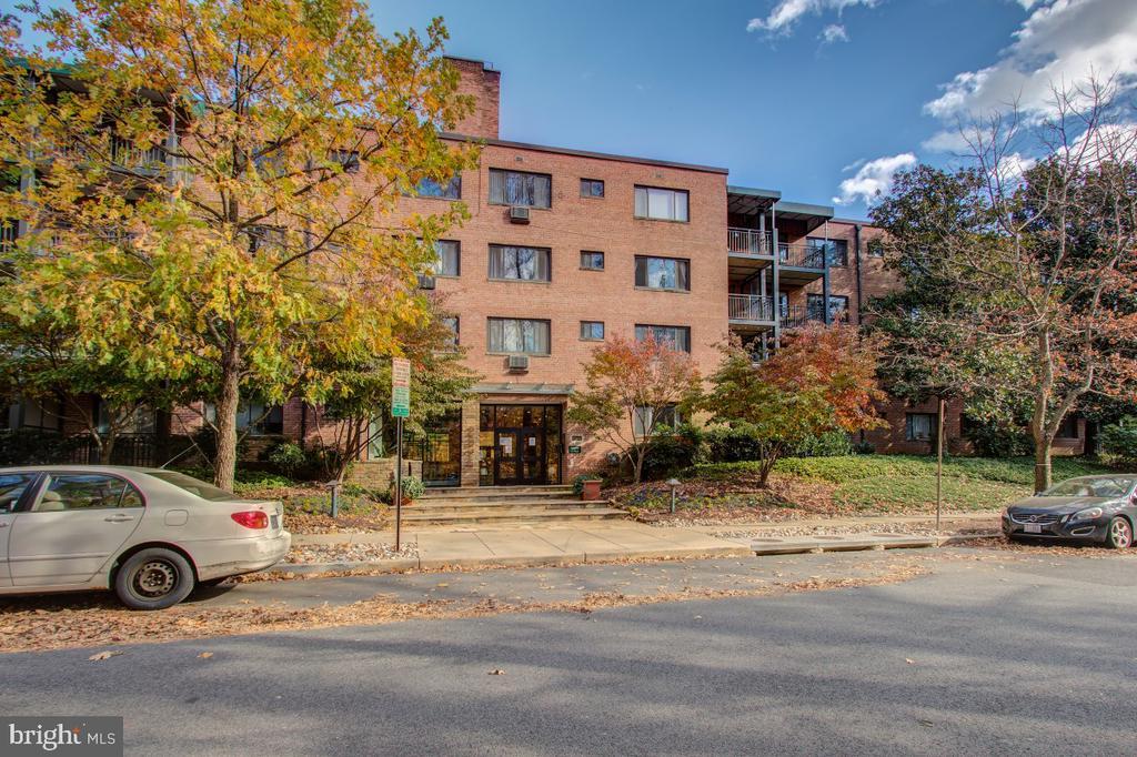 2325 42nd St NW in Washington, DC - Building Photo