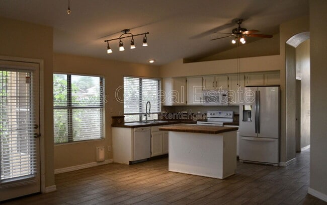 1476 E Silver Creek Rd in Gilbert, AZ - Building Photo - Building Photo