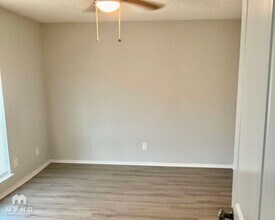 9511 Rutherglen Dr in Dallas, TX - Foto de edificio - Building Photo