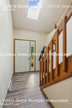 1692 W Greenlawn Ln in Appleton, WI - Foto de edificio - Building Photo