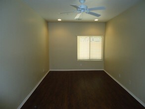 8940 W Olive Ave in Peoria, AZ - Building Photo - Building Photo