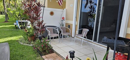 4135 Crystal Lake Dr in Pompano Beach, FL - Foto de edificio - Building Photo