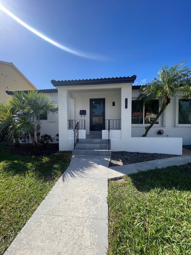 2100 SW 31st Ave in Miami, FL - Building Photo - Building Photo