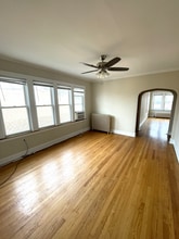 2433 W Dakin St, Unit Unit 2 in Chicago, IL - Foto de edificio - Building Photo