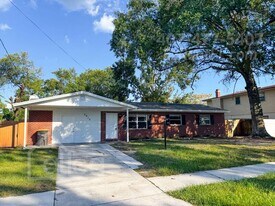 5915 Renault Dr W in Jacksonville, FL - Building Photo