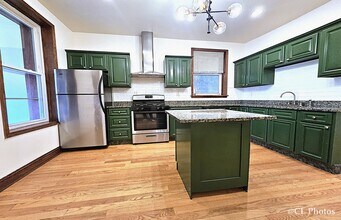 2307 N Spaulding Ave in Chicago, IL - Building Photo - Building Photo