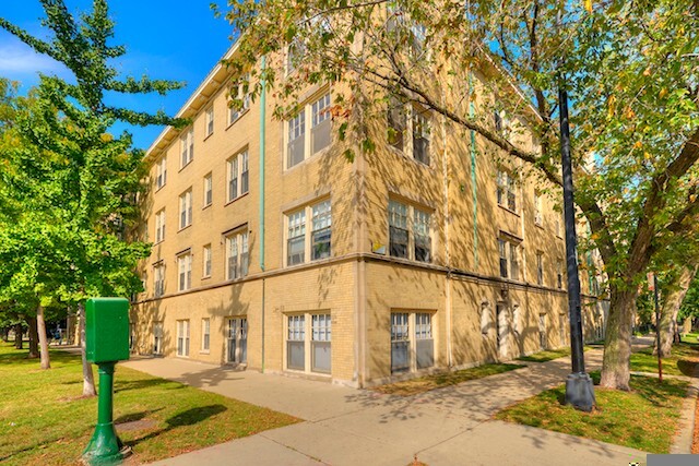 1606 W Sunnyside Ave, Unit 4500-G in Chicago, IL - Building Photo