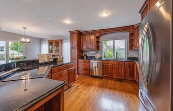 983 NE Ayrshire Dr in Hillsboro, OR - Building Photo - Building Photo