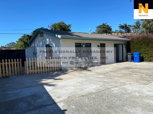 1036 Highland St in Seaside, CA - Building Photo - Building Photo