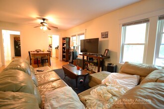33 Dickinson Rd in Boston, MA - Building Photo - Building Photo