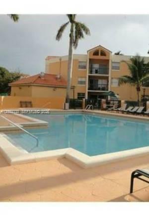 6284 NW 186th St in Hialeah, FL - Building Photo - Building Photo