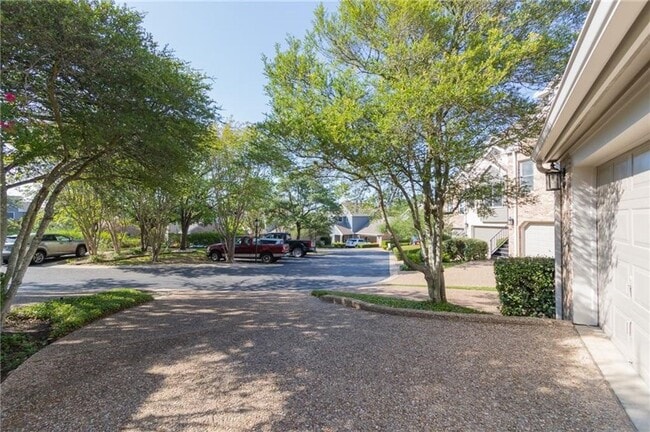 6010 Long Champ Ct in Austin, TX - Building Photo - Building Photo