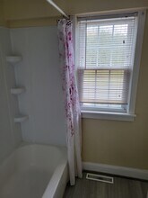 15 Mountain Ave in Bloomfield, CT - Foto de edificio - Building Photo