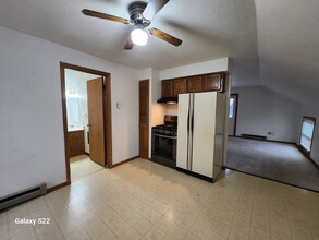 533 W 4th Ave in Oshkosh, WI - Building Photo - Building Photo