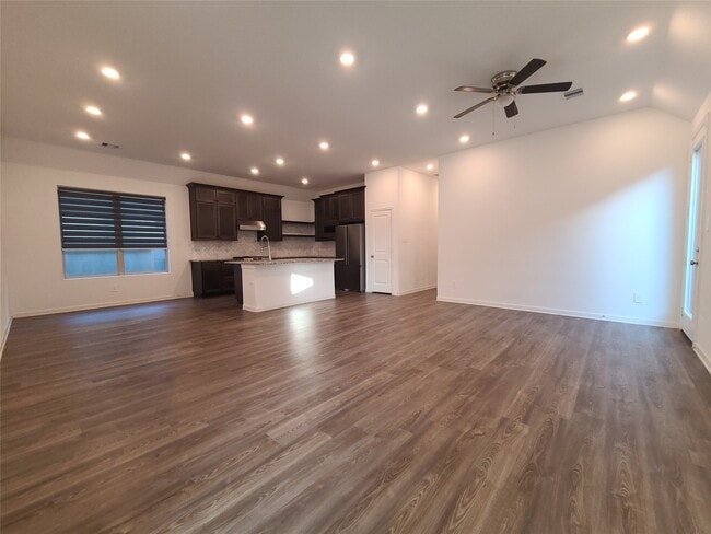 2122 Rosewood Pnes Ln in Pinehurst, TX - Building Photo - Building Photo