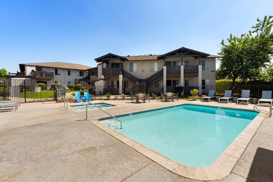 Terre at Graves in El Cajon, CA - Foto de edificio