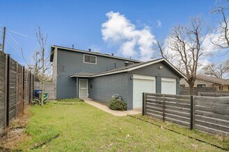 2119 Gaston Pl Dr in Austin, TX - Building Photo - Building Photo