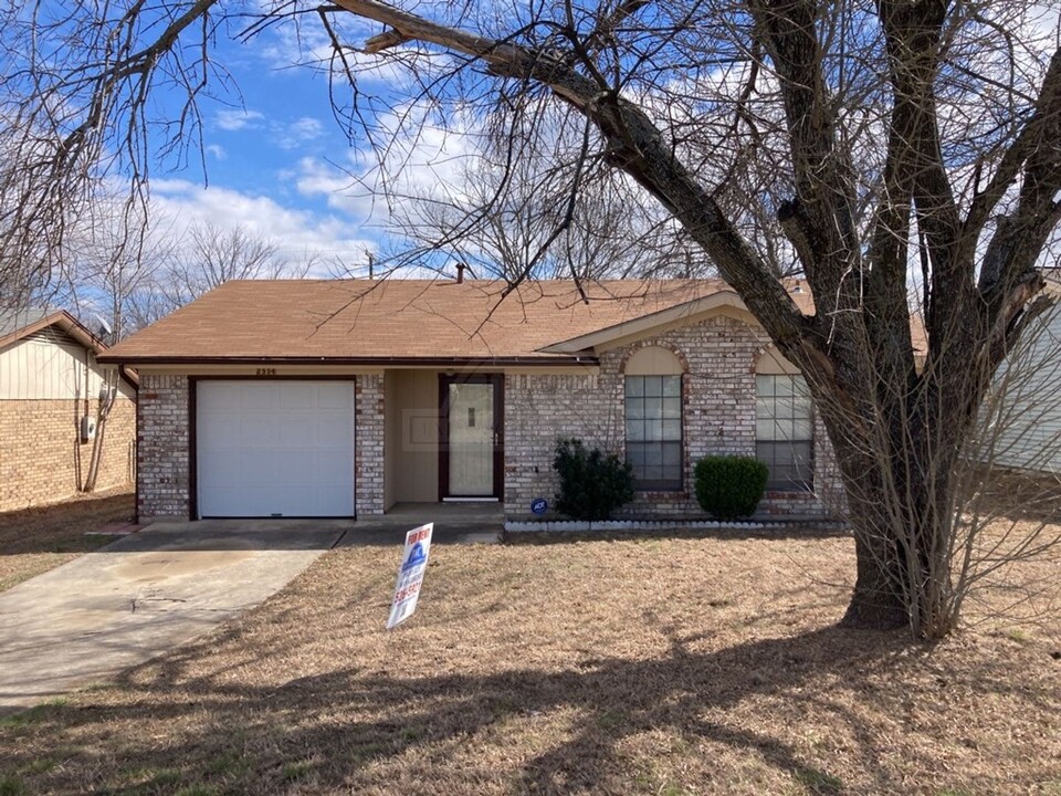 2514 N W S Young Dr in Killeen, TX - Building Photo