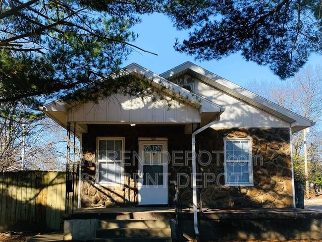 property at 1501 Henning Ave