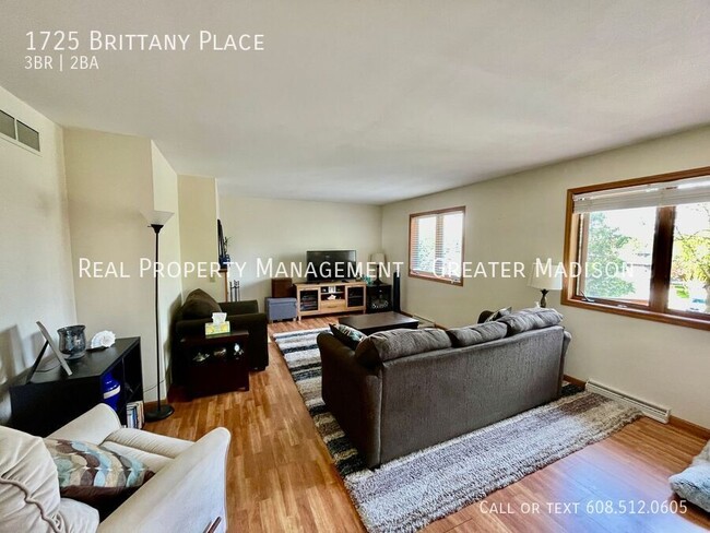 1725 Brittany Pl in Madison, WI - Building Photo - Building Photo