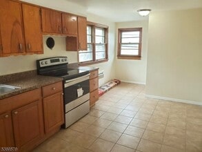 18 Howard Ave in Clifton, NJ - Building Photo - Building Photo