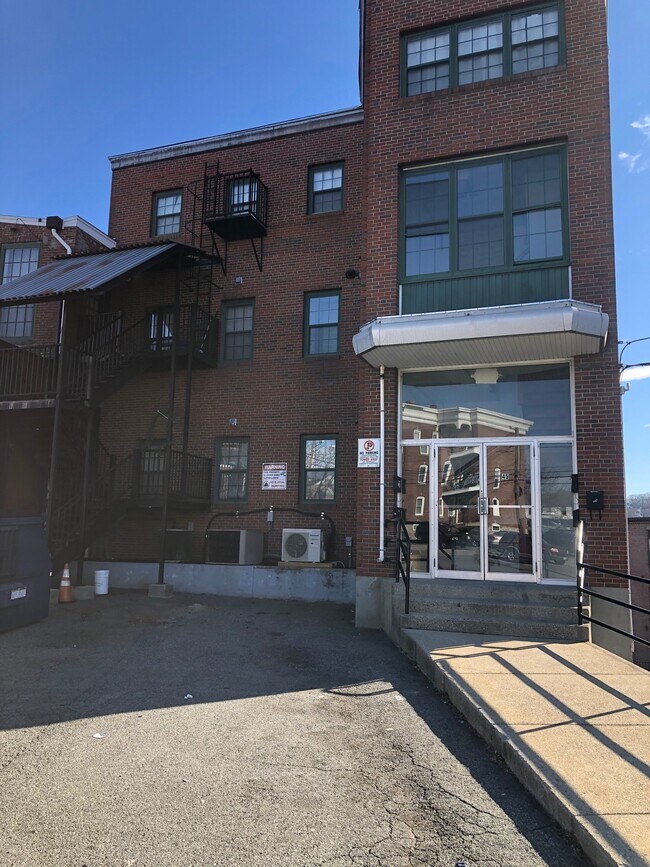 26 Main St in Woonsocket, RI - Building Photo - Building Photo