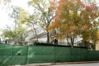 Post Oak Park Townhomes in Houston, TX - Foto de edificio - Building Photo