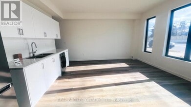 19 Rainwater Ln in Barrie, ON - Building Photo - Building Photo