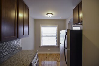 555 W Arlington in Chicago, IL - Foto de edificio - Building Photo