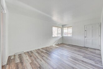 5565 S Delaware St-Unit -#5569 in Littleton, CO - Foto de edificio - Building Photo