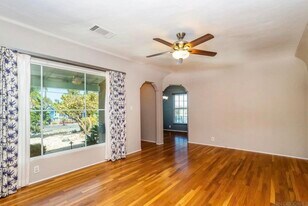 7595 Saranac Ave in La Mesa, CA - Building Photo