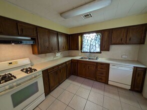 660 Enfield Ln in Beaumont, TX - Foto de edificio - Building Photo