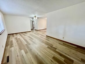 2146 E Bennett St in Springfield, MO - Building Photo - Building Photo