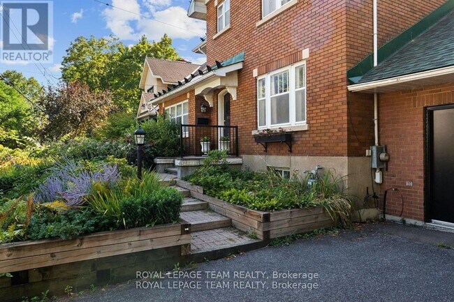 131 Acacia Ave in Ottawa, ON - Building Photo - Building Photo