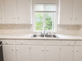 1104 Washington Ave in Kalamazoo, MI - Building Photo
