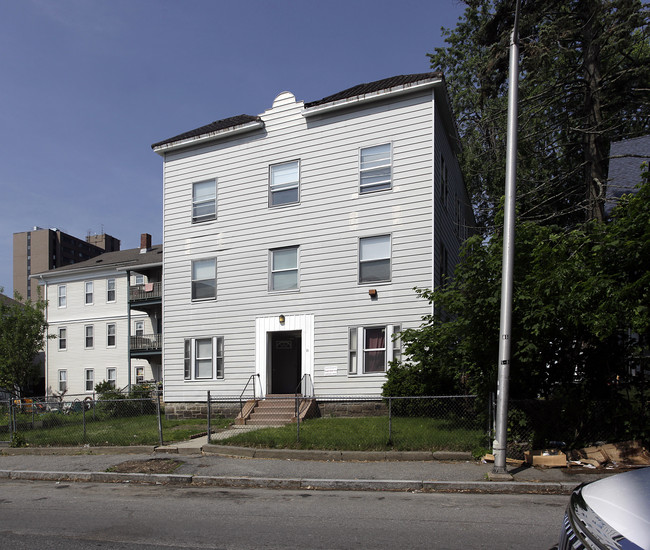 71 Russell St in Worcester, MA - Foto de edificio - Building Photo