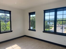 41 Larry Holmes Dr in Easton, PA - Building Photo