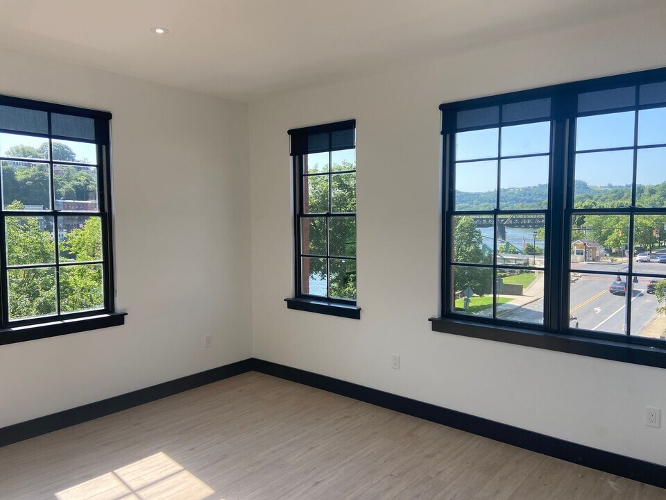 41 Larry Holmes Dr in Easton, PA - Building Photo