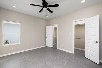 3505 Frio Ave, Unit 1 in McAllen, TX - Foto de edificio - Building Photo