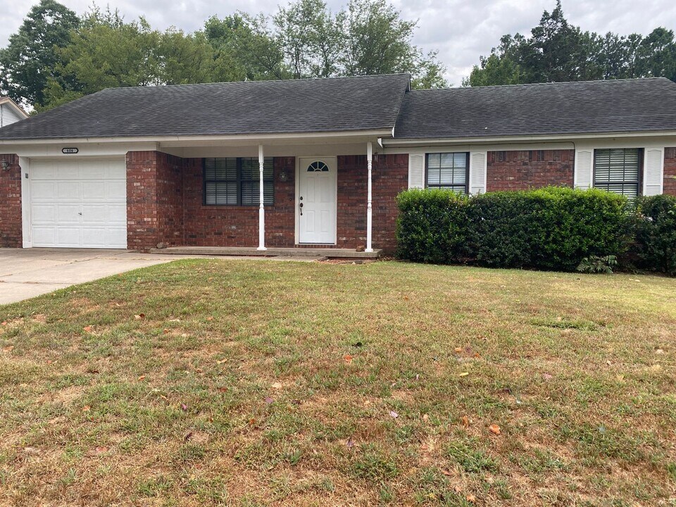 606 Shadow Dr in Russellville, AR - Building Photo