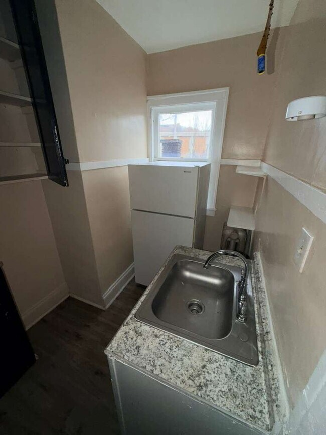 1805 Stanwood Rd in East Cleveland, OH - Foto de edificio - Building Photo