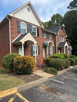 327 Mar-Don Hills Ct in Winston-Salem, NC - Building Photo