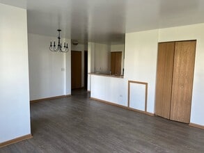 2115 Silverstone Dr in Carpentersville, IL - Building Photo - Building Photo