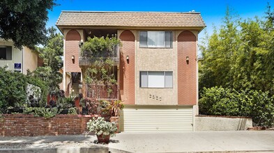 2927 Arizona Ave - near Wilshire Blvd! in Santa Monica, CA - Building Photo - Building Photo